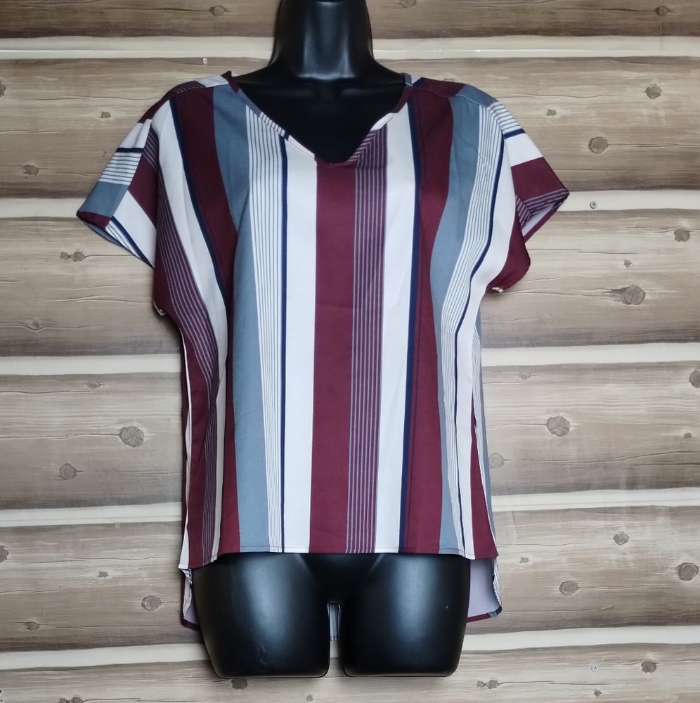 5/$20 SHEIN women striped V_neck‎ short slevee size small